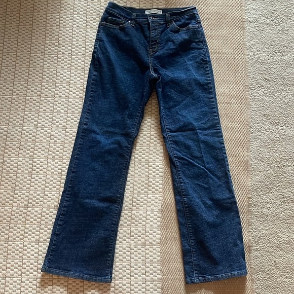 Levi's Perfectly Slimming Boot Cut 512 Jeans - Picture 2 of 7